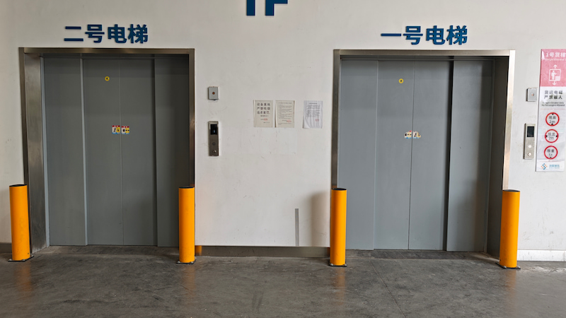 Nâng cấp trụ chắn linh hoạt công nghiệp: Tăng cường an toàn và bảo vệ tài sản trong các nhà kho hiện đại