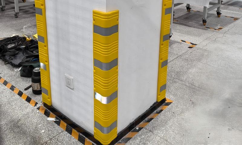 Tấm chắn bảo vệ xe nâng: Giải pháp bảo vệ thiết yếu cho các cơ sở công nghiệp.